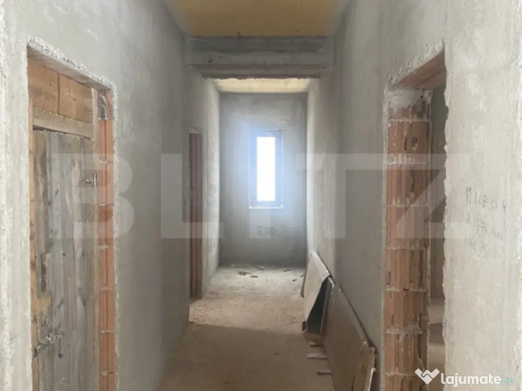 Pensiune la roșu de vanzare, 18 camere, 726 mp, zona Vatra