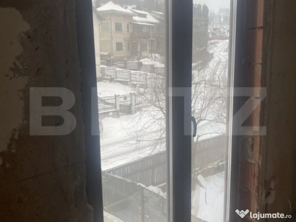 Pensiune la roșu de vanzare, 18 camere, 726 mp, zona Vatra