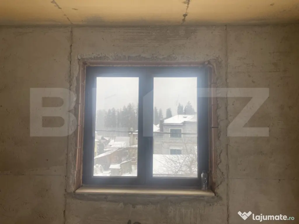 Pensiune la roșu de vanzare, 18 camere, 726 mp, zona Vatra