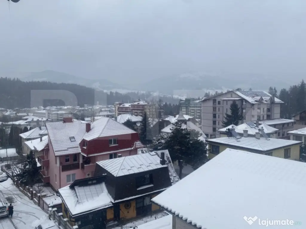 Pensiune la roșu de vanzare, 18 camere, 726 mp, zona Vatra