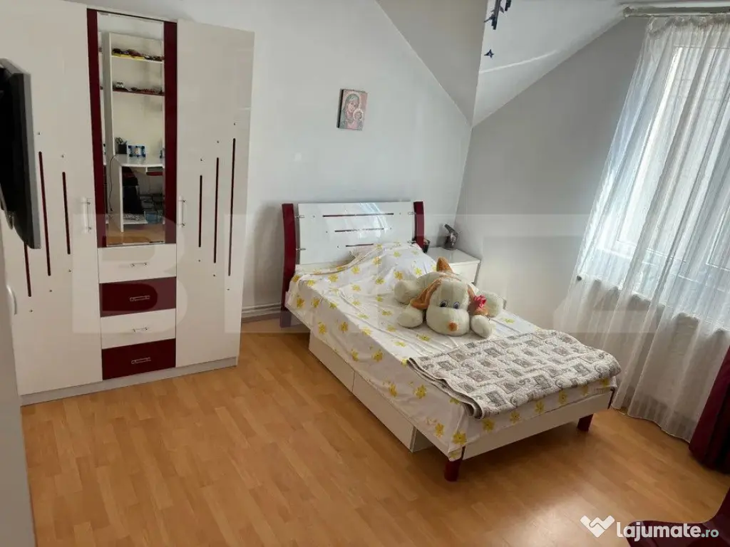 Casa P+1 de vanzare, cu 4 camere, 180 mp, zona Micro 2