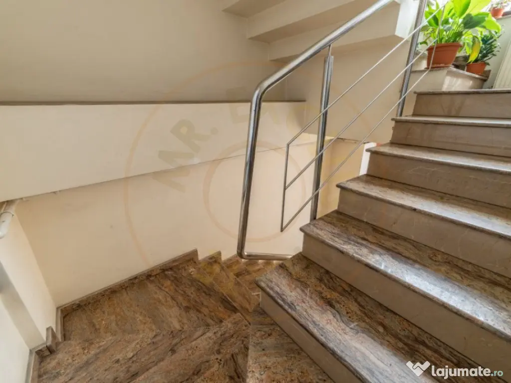 Cladire multifunctionala P+3E+M - ultracentral Pitesti 