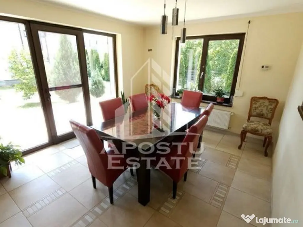 Casa individuala cu 6 camere,3 bai, garaj, teren 1362 mp