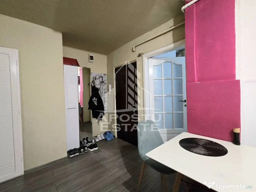 Apartament decomandat, 2 camere, etaj intermediar, Lipovei