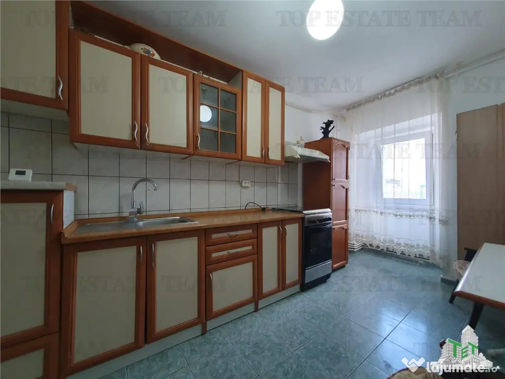 Apartament 4 Camere bloc Petromar in zona Gara Constanta 