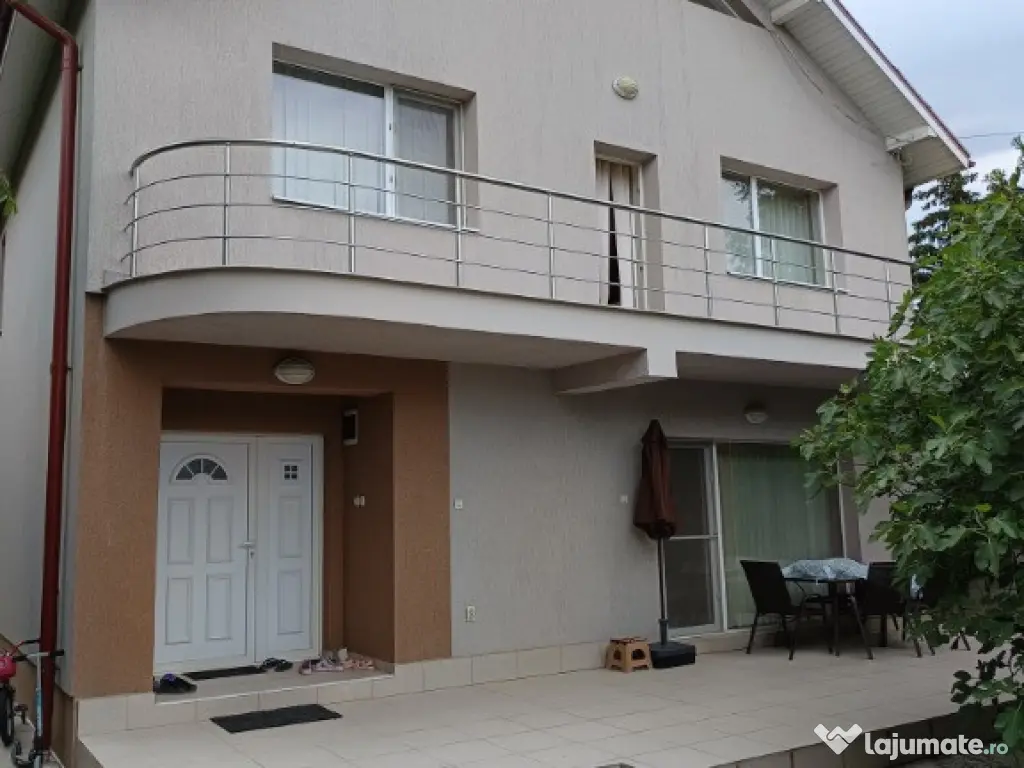 Otopeni central vila p+1 (400mp cu 3 apartamente) si 1000mp.teren