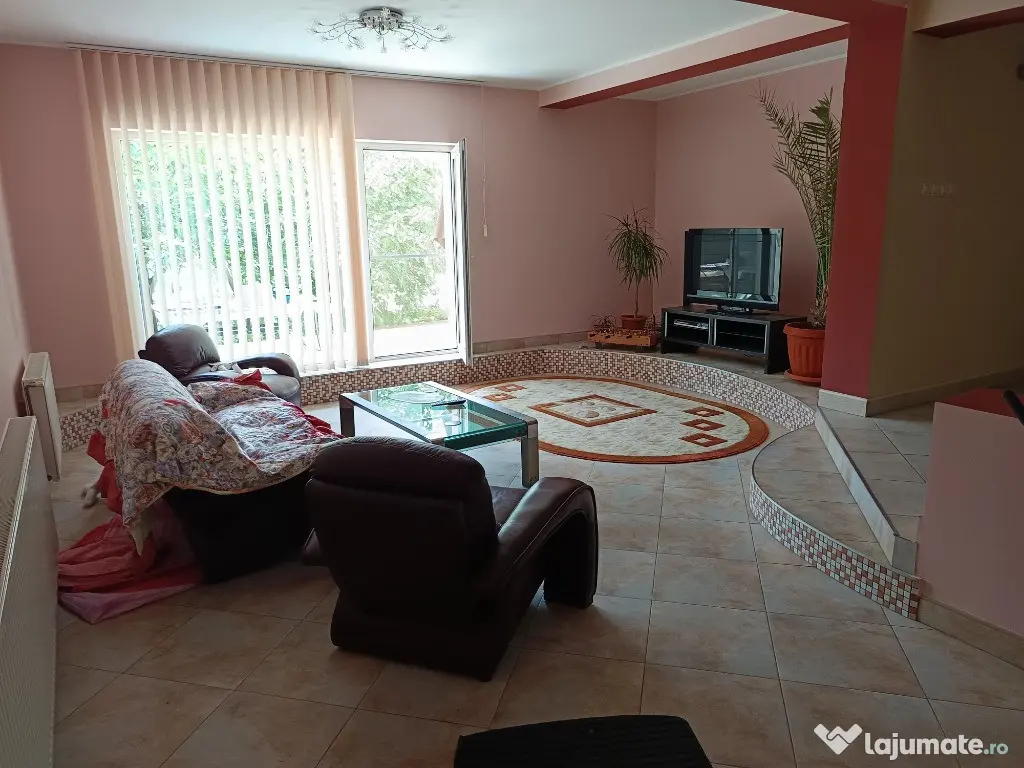 Otopeni central vila p+1 (400mp cu 3 apartamente) si 1000mp.teren