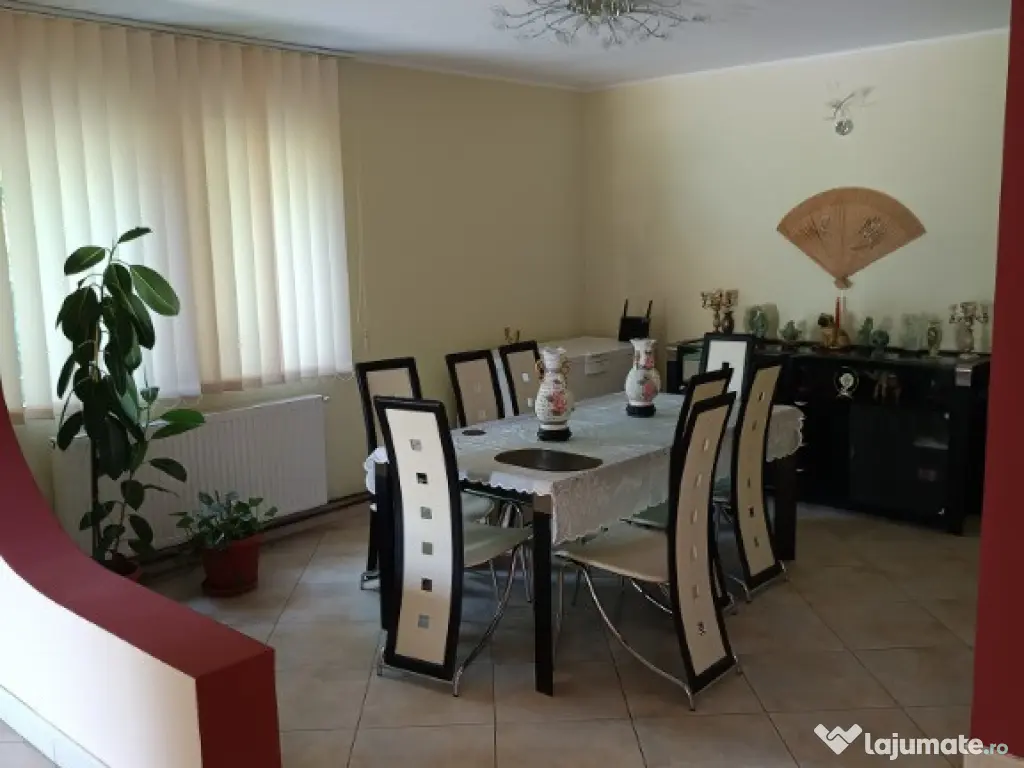 Otopeni central vila p+1 (400mp cu 3 apartamente) si 1000mp.teren