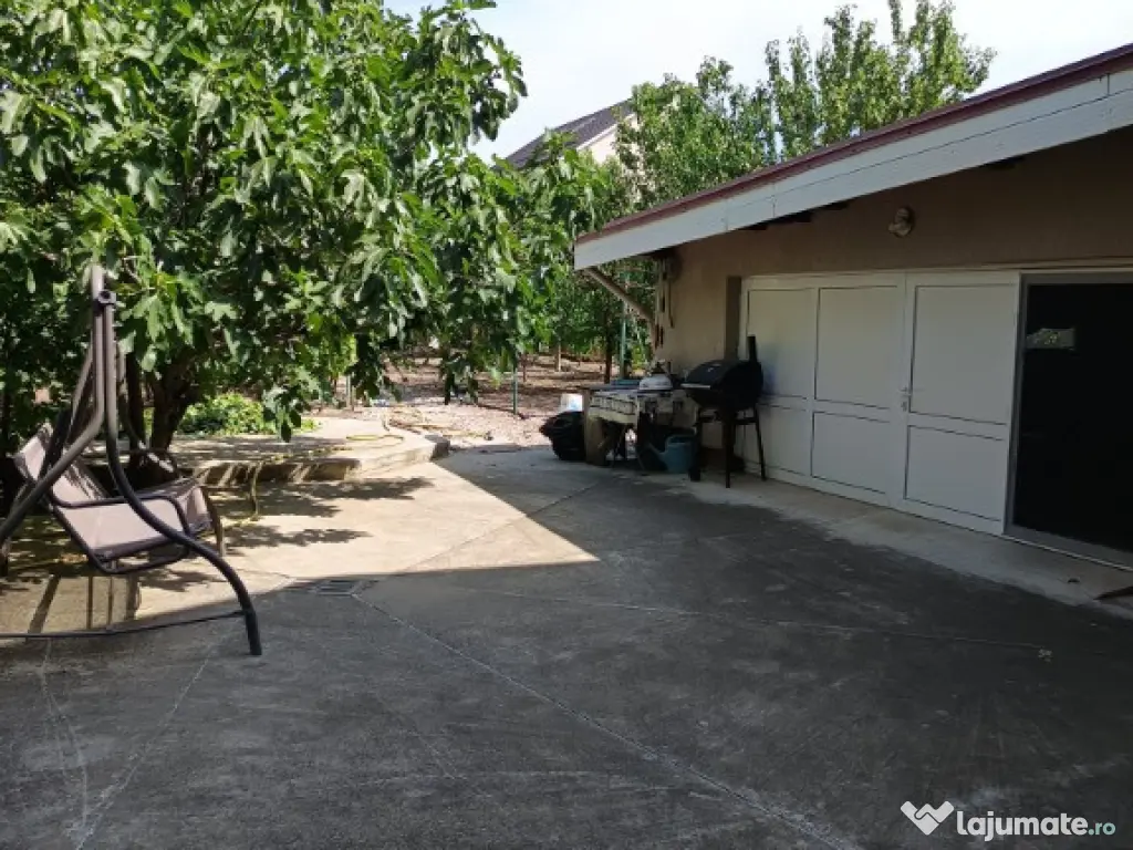 Otopeni central vila p+1 (400mp cu 3 apartamente) si 1000mp.teren