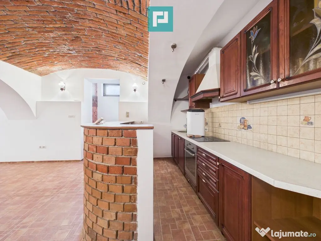 Apartament pe 3 niveluri - ultracentral, Arad 