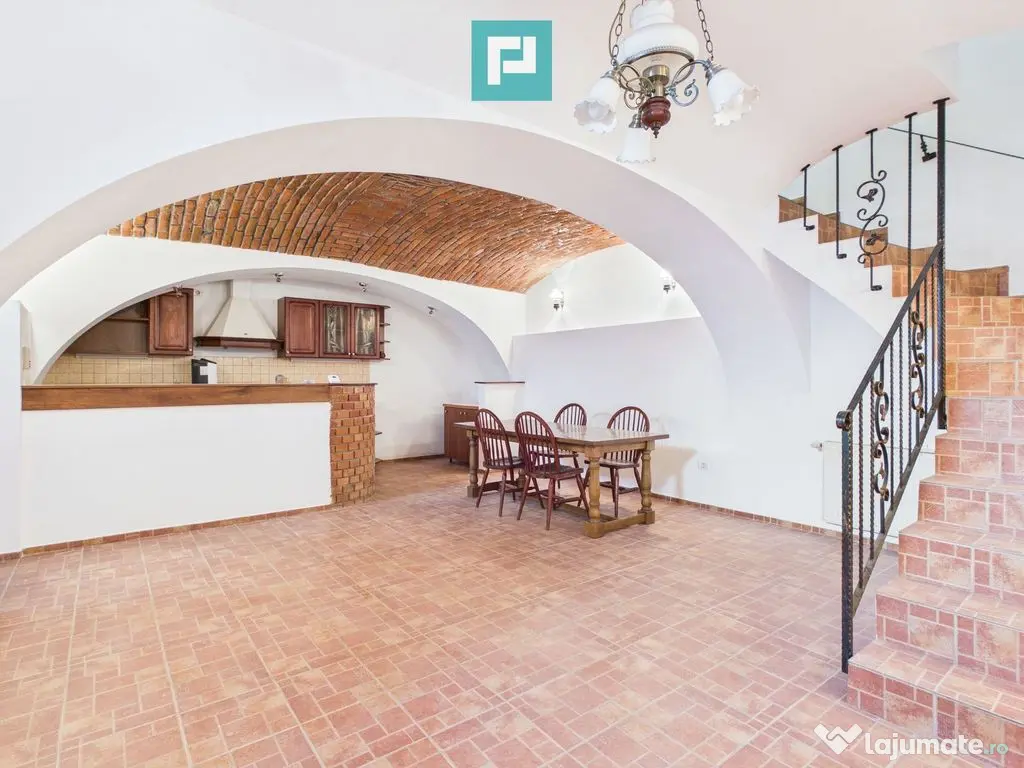 Apartament pe 3 niveluri - ultracentral, Arad 