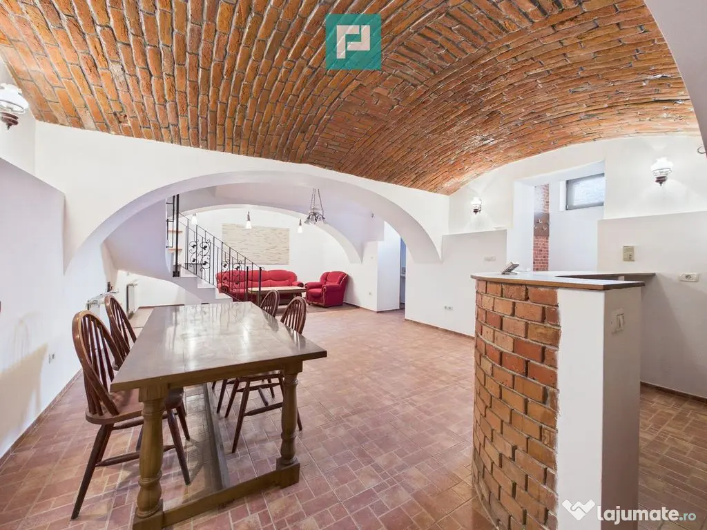 Apartament pe 3 niveluri - ultracentral, Arad 