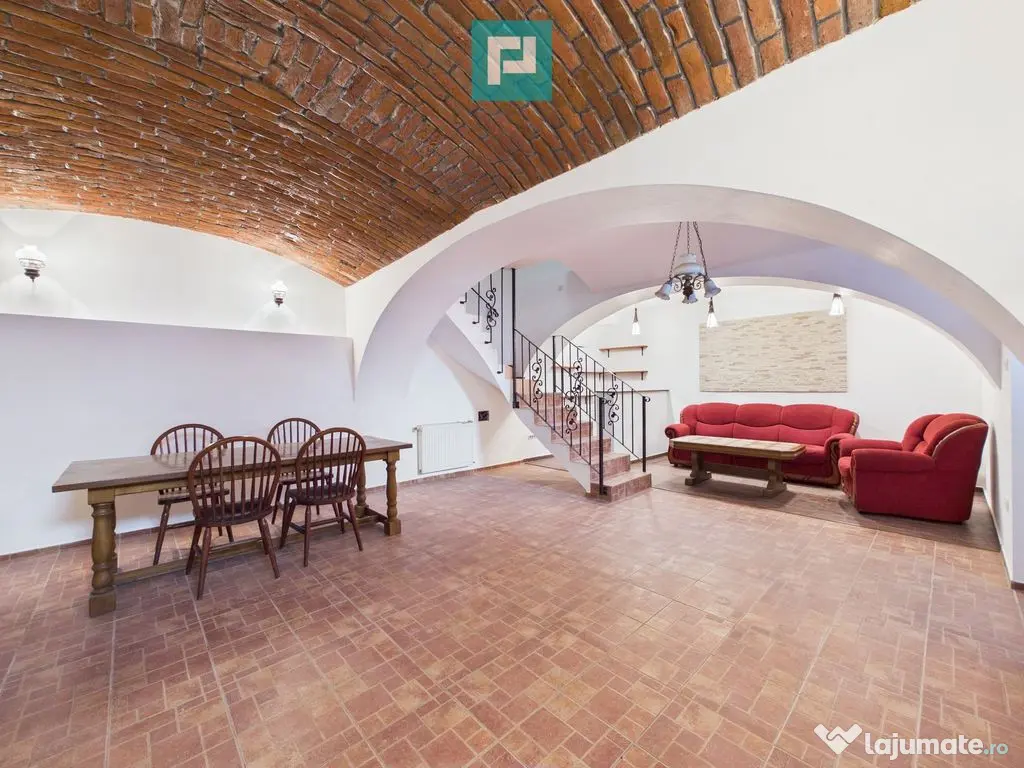 Apartament pe 3 niveluri - ultracentral, Arad 