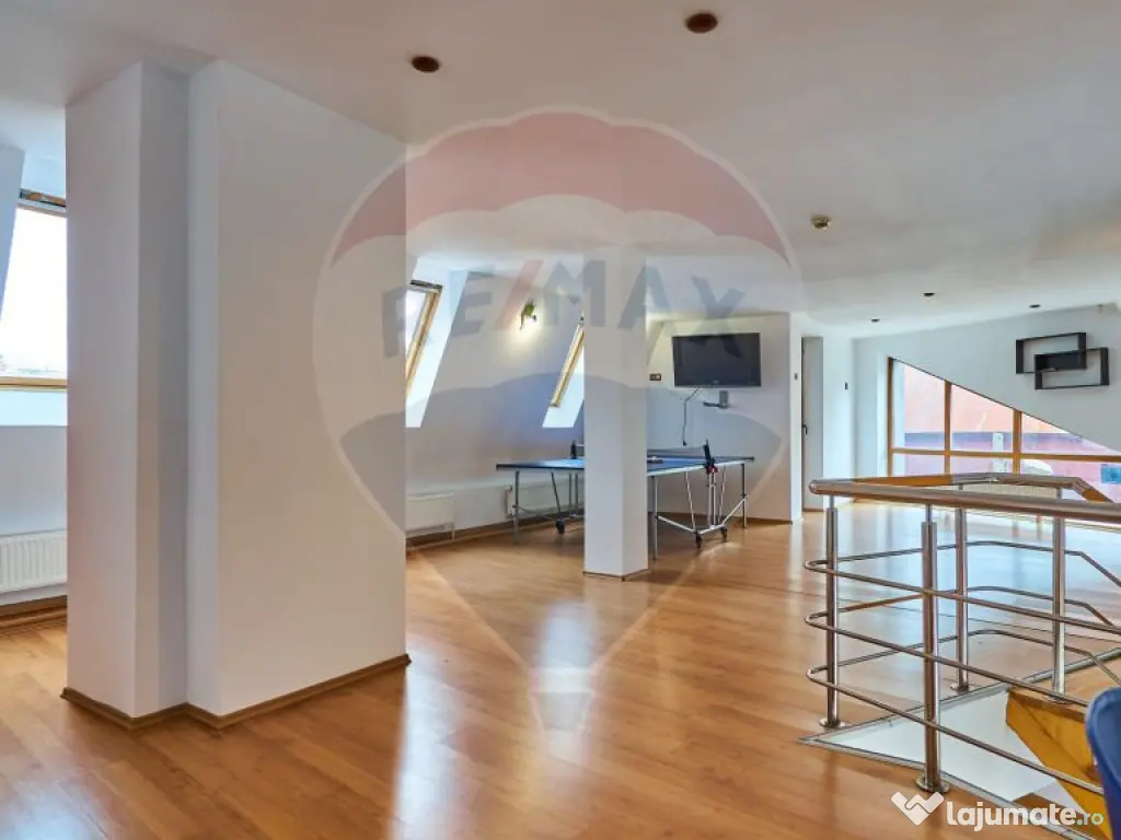 Vila/ Casa de vacanta Predeal/ piscina interioara !