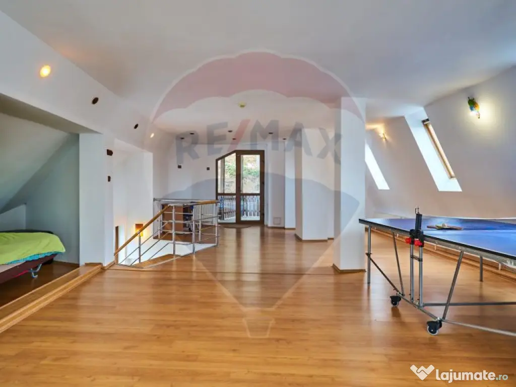 Vila/ Casa de vacanta Predeal/ piscina interioara !