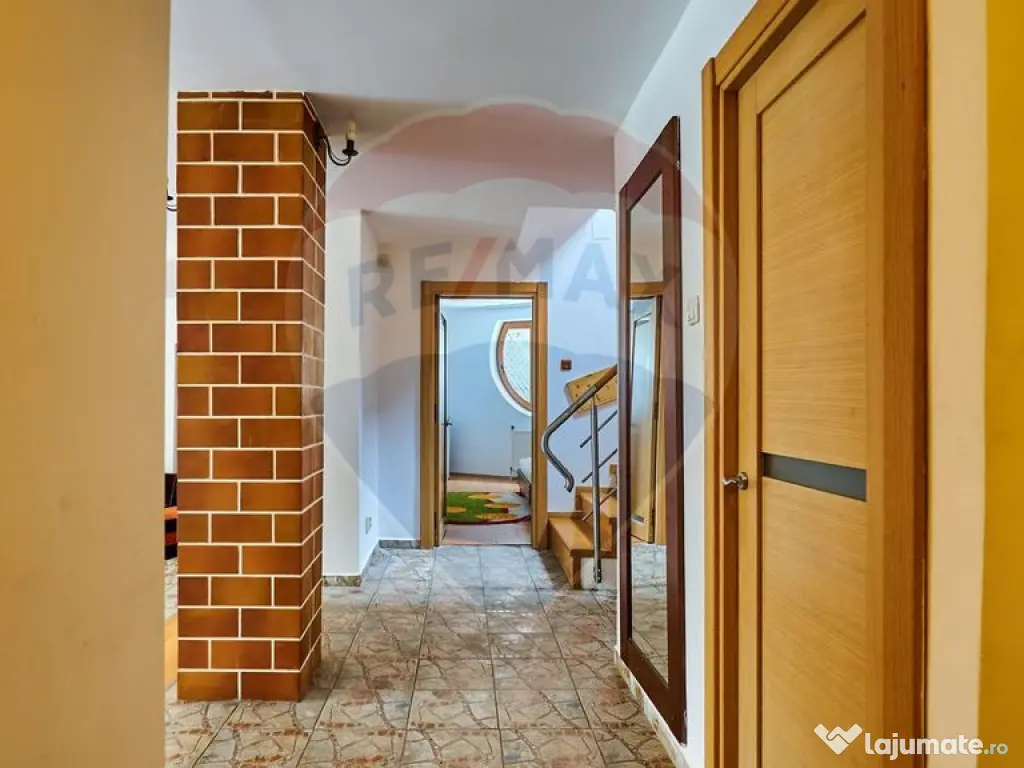 Vila/ Casa de vacanta Predeal/ piscina interioara !