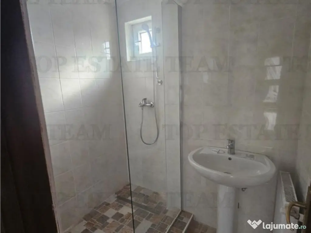 Cladire 9 incaperi (300mp utili) cu hala productie si depozi