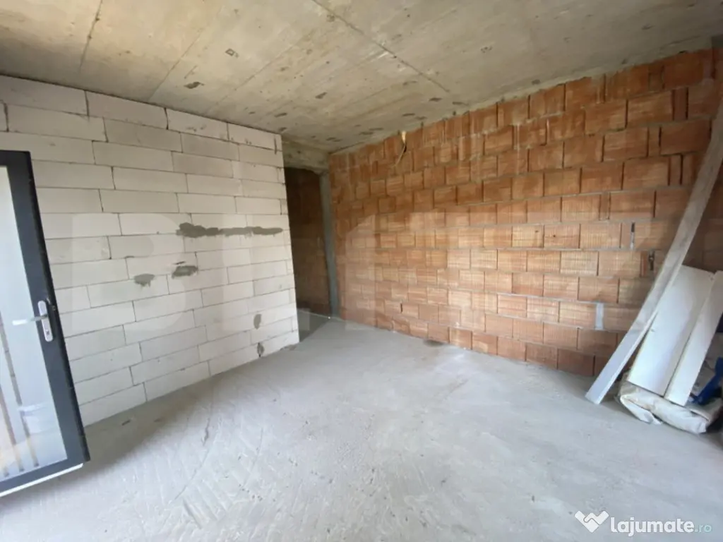 Apartament cu 3 camere, 40 mp, decomandat, zona Porolissum 