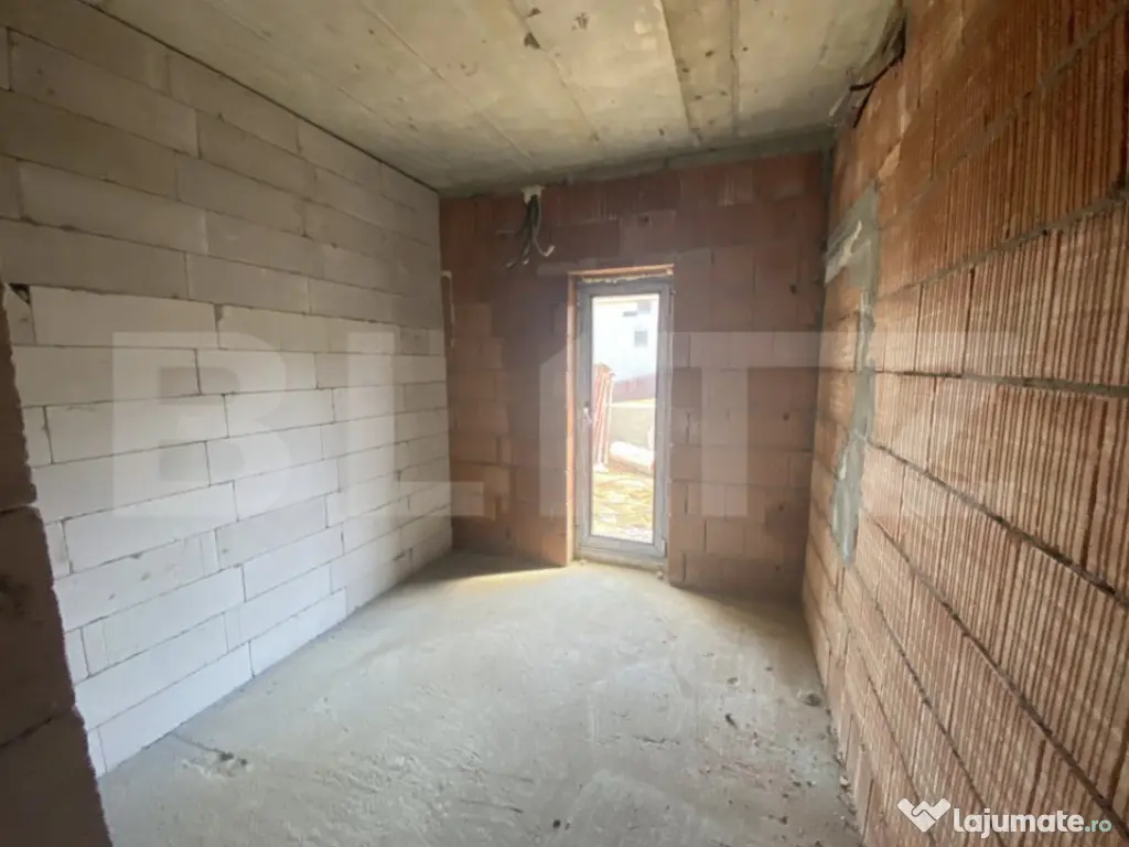 Apartament cu 3 camere, 40 mp, decomandat, zona Porolissum 