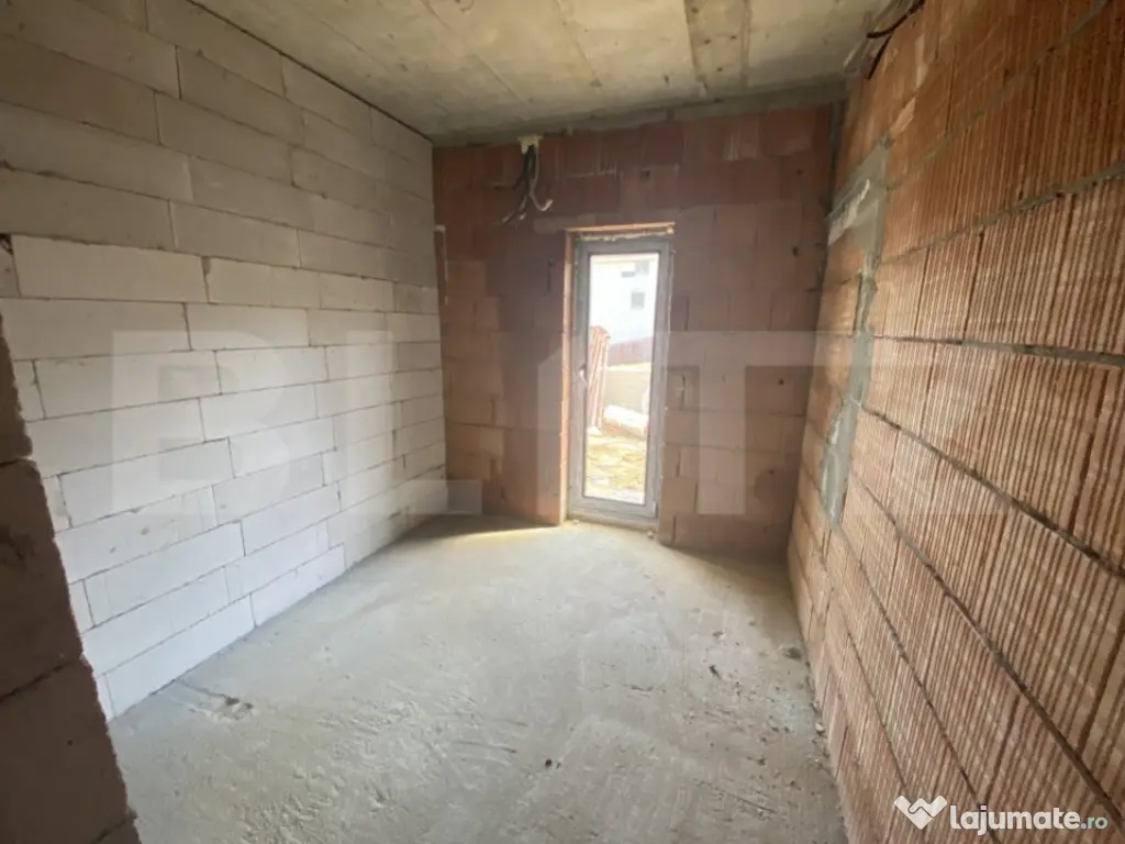 Apartament cu 3 camere, 40 mp, decomandat, zona Porolissum 