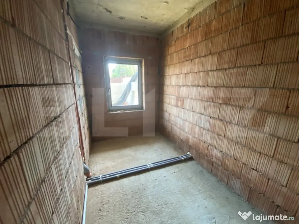 Apartament cu 3 camere, 40 mp, decomandat, zona Porolissum 