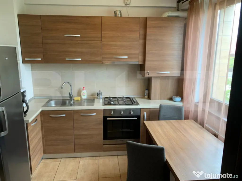 Apartament de vanzare, cu 2 camere, 54 mp, zona Cuza Voda