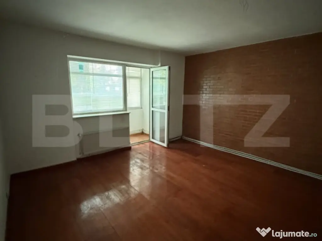 Apartament cu 3 camere, decomandat, zona George Enescu