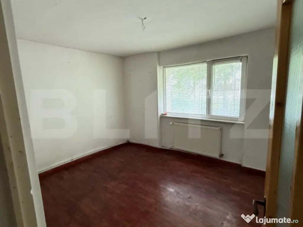 Apartament cu 3 camere, decomandat, zona George Enescu