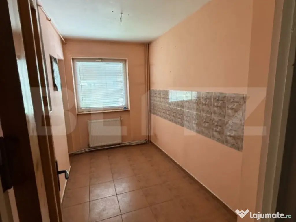 Apartament cu 3 camere, decomandat, zona George Enescu
