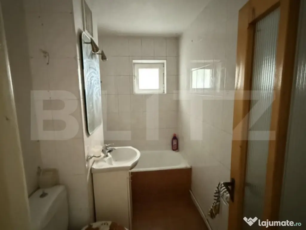 Apartament cu 3 camere, decomandat, zona George Enescu