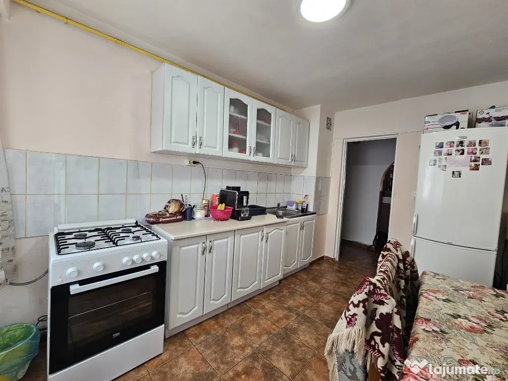 Apartament 4 camere ,etaj 2, 2 bai, zona Dorobanti