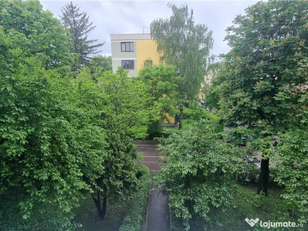 Apartament de 3 camere zona Centrul Civic 