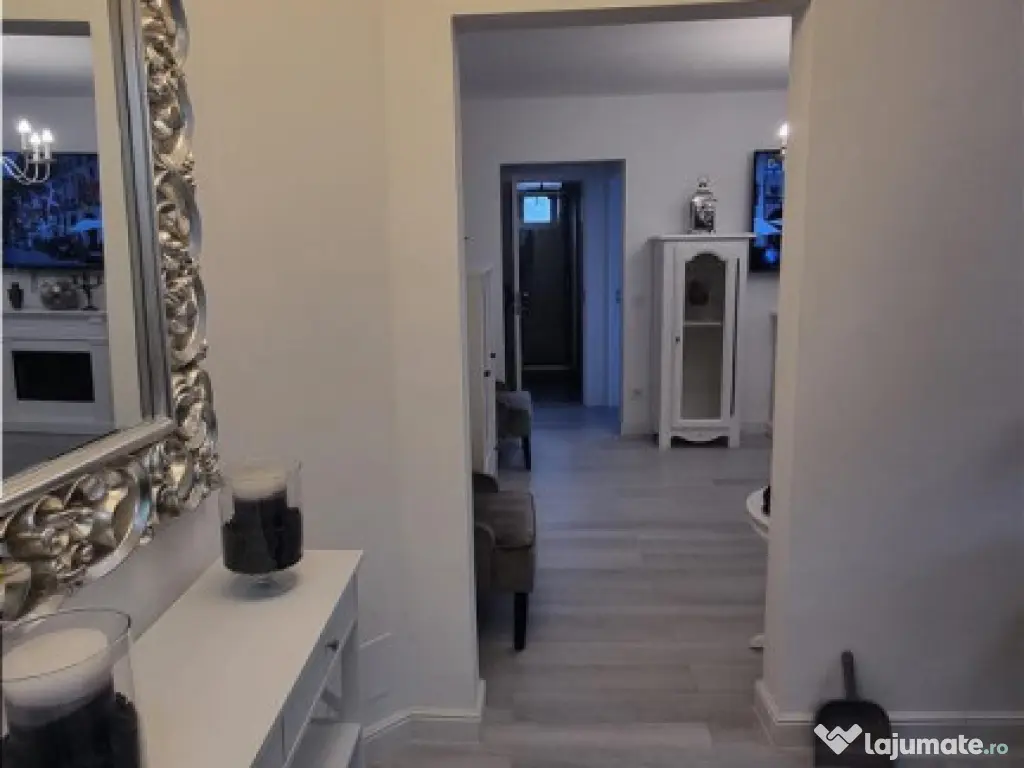 Apartament de 3 camere zona Centrul Civic 