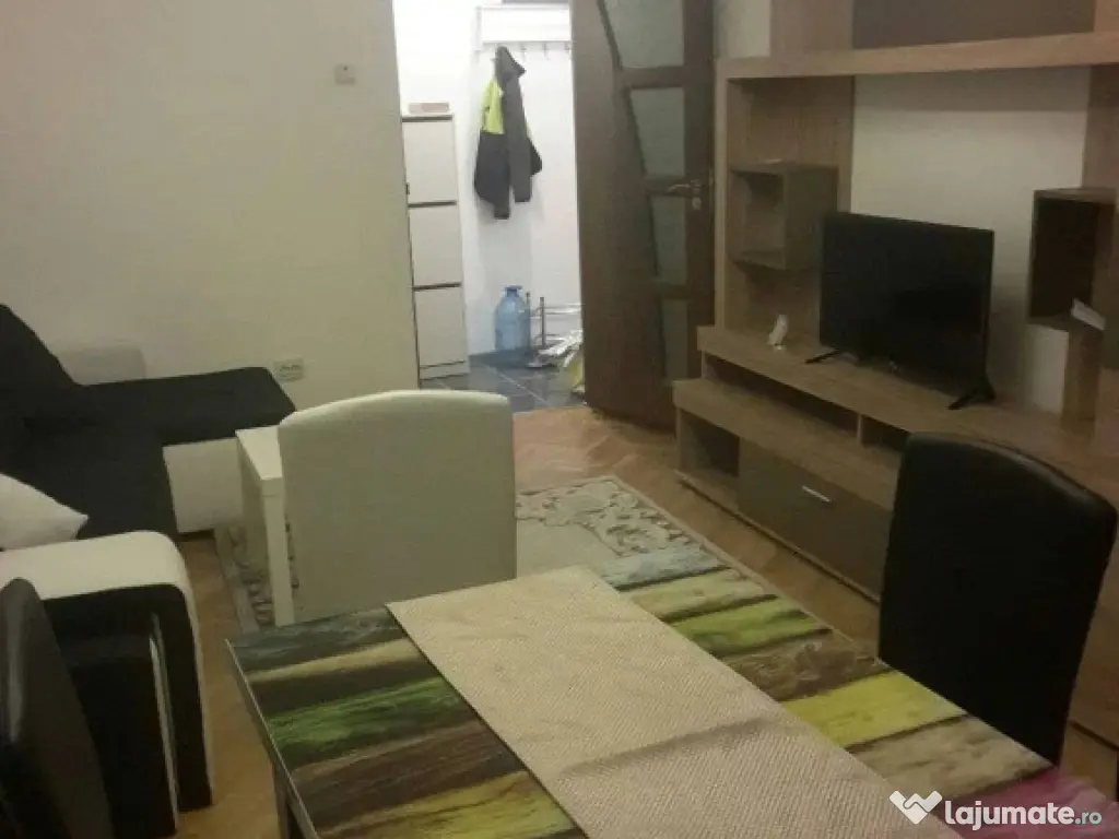 Apartament 3 camere, decomandat - zona Astra