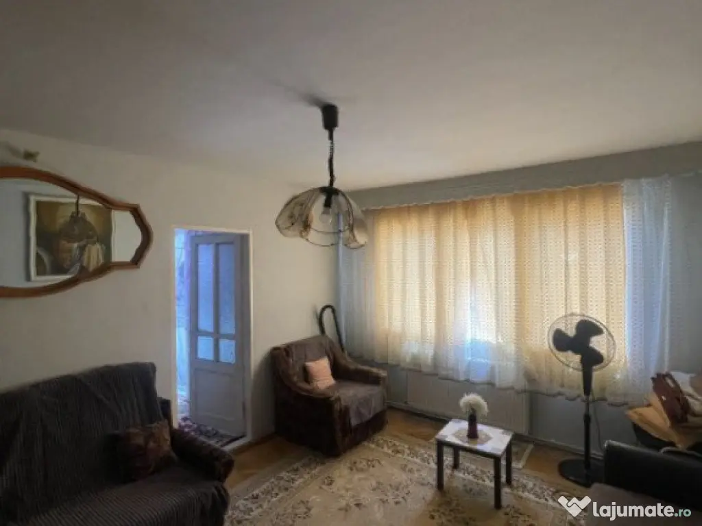 Apartament de vanzare, cu 2 camere, semidecomandat, 39mp, zo