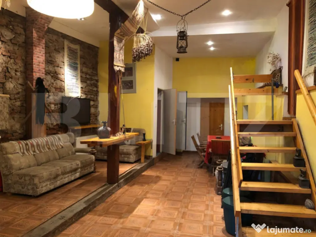 Casa cu doua corpuri, Zarnesti, pretabil pensiune sau casa d