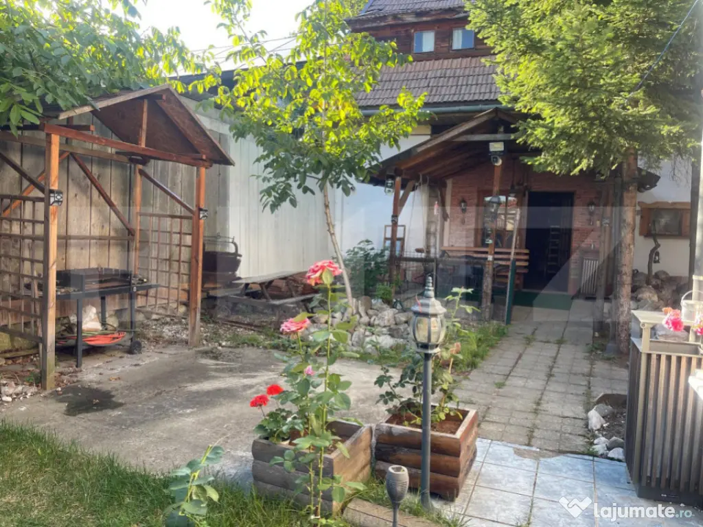 Casa cu doua corpuri, Zarnesti, pretabil pensiune sau casa d