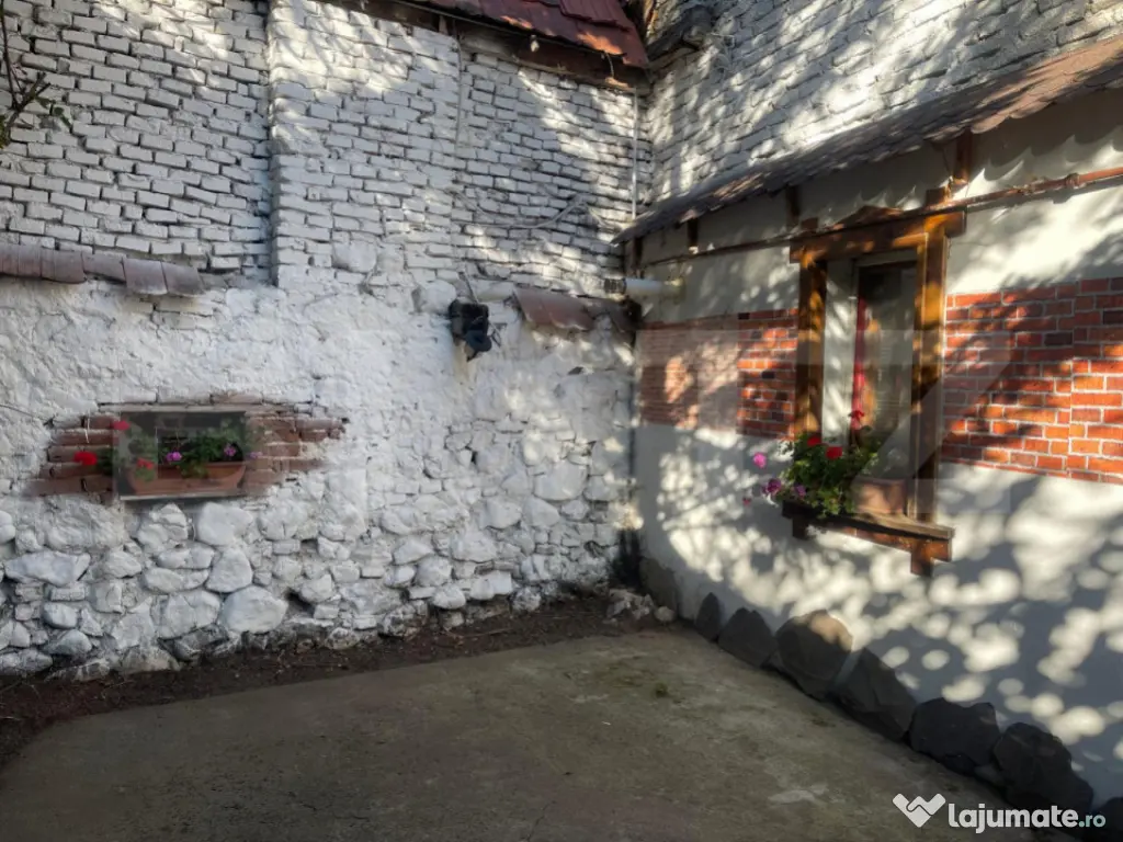 Casa cu doua corpuri, Zarnesti, pretabil pensiune sau casa d