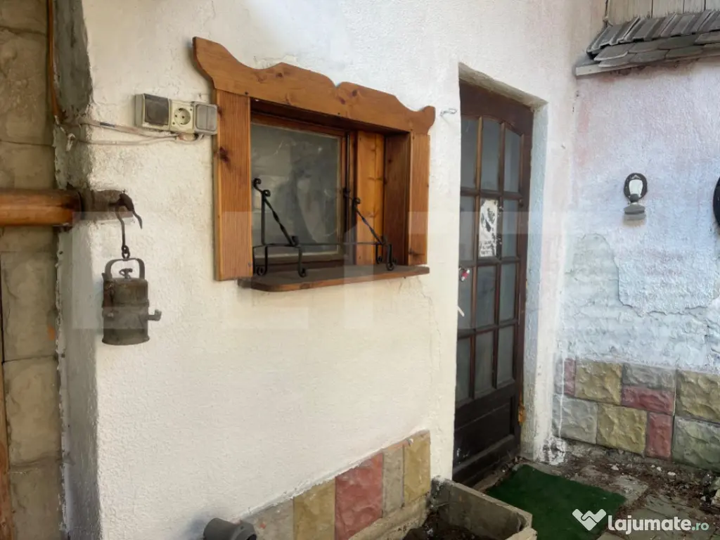 Casa cu doua corpuri, Zarnesti, pretabil pensiune sau casa d