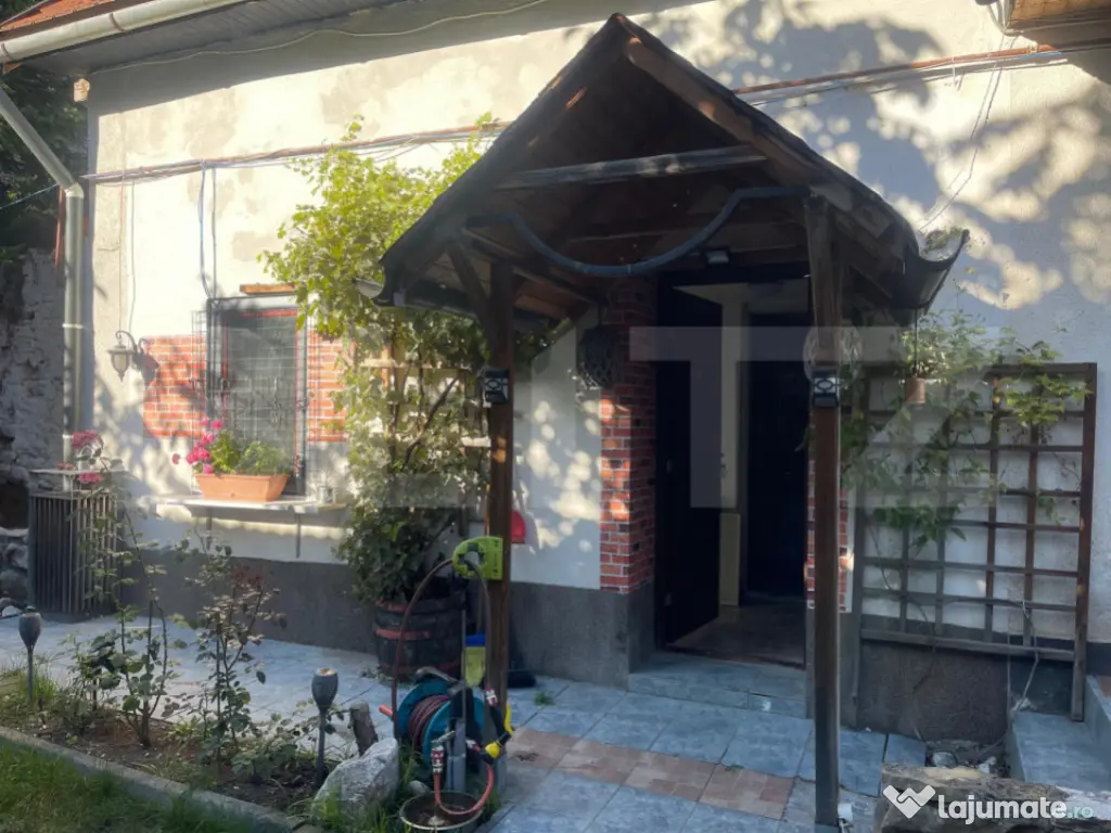 Casa cu doua corpuri, Zarnesti, pretabil pensiune sau casa d