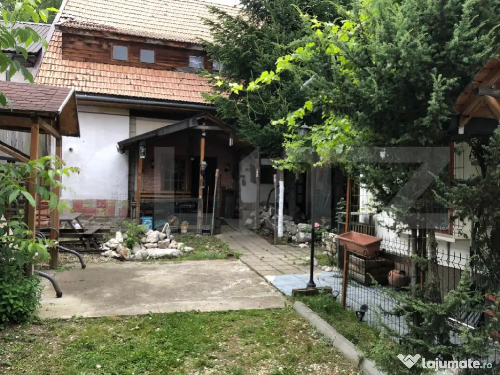 Casa cu doua corpuri, Zarnesti, pretabil pensiune sau casa d
