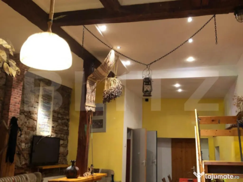 Casa cu doua corpuri, Zarnesti, pretabil pensiune sau casa d