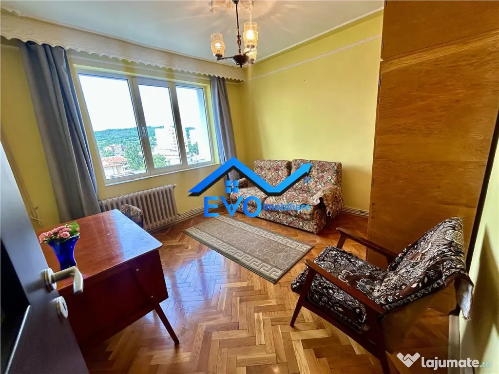 Apartament de inchiriat cu 3 camere, zona Alexandru cel Bun