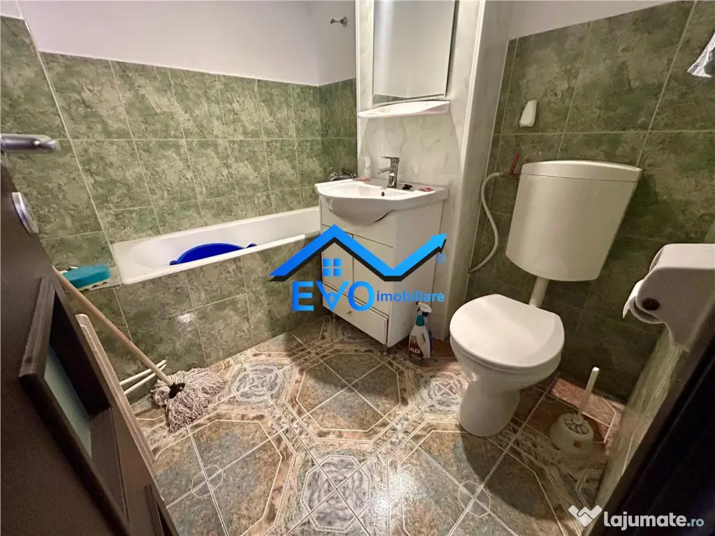 Apartament de inchiriat cu 3 camere, zona Alexandru cel Bun