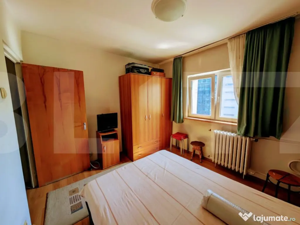 Apartament de vanzare, cu 3 camere, 65 mp, decomandat, Piaț