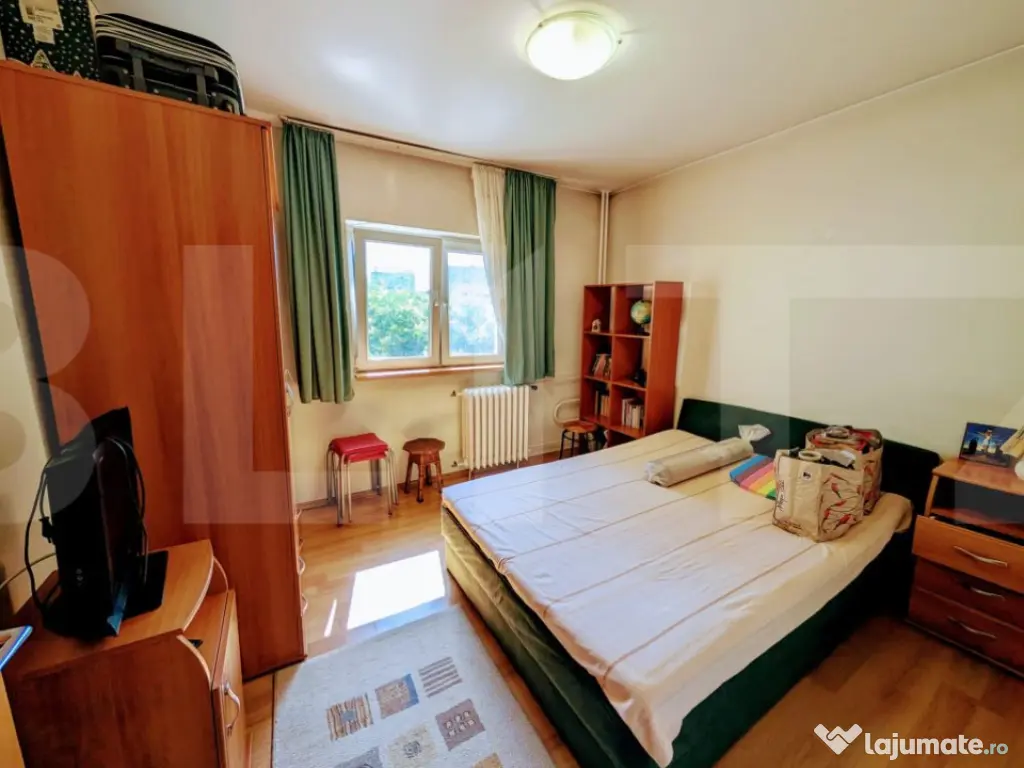 Apartament de vanzare, cu 3 camere, 65 mp, decomandat, Piaț