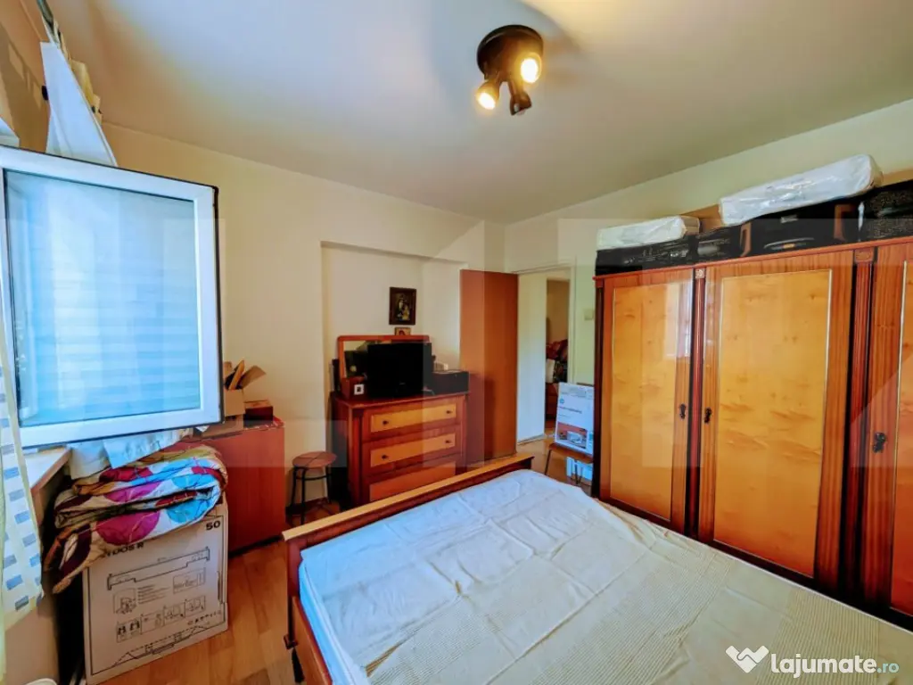 Apartament de vanzare, cu 3 camere, 65 mp, decomandat, Piaț