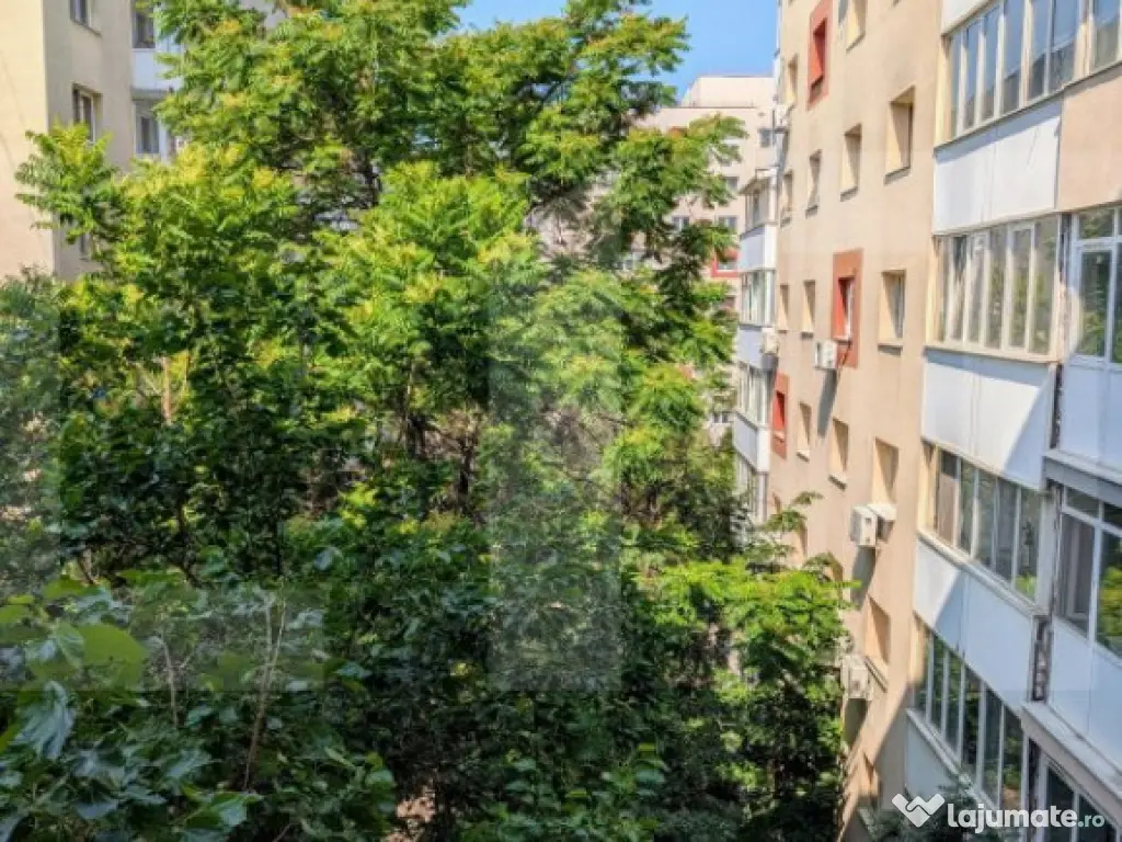 Apartament de vanzare, cu 3 camere, 65 mp, decomandat, Piaț