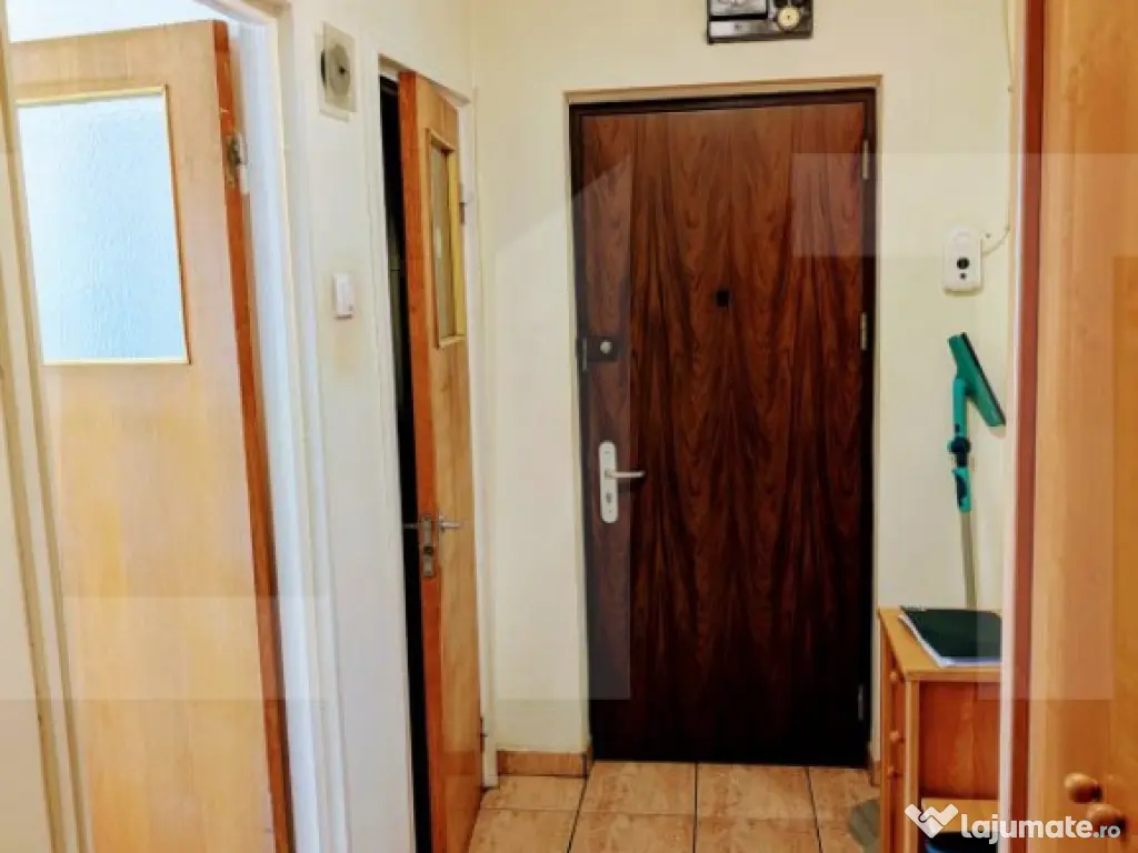 Apartament de vanzare, cu 3 camere, 65 mp, decomandat, Piaț