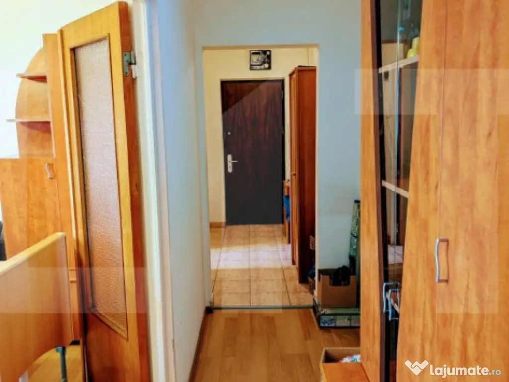 Apartament de vanzare, cu 3 camere, 65 mp, decomandat, Piaț